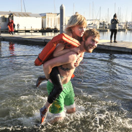 Polar Bear plunges 2022