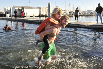 Polar Bear plunges 2022