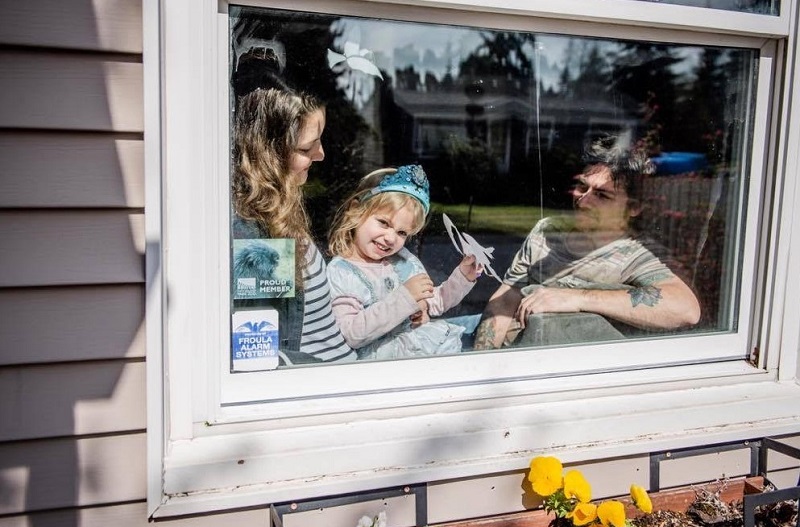 Rachel Garrett and her family prepare to give birth during COVID