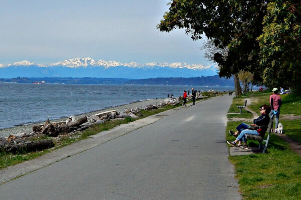 Lincoln Park Walkalong the beach