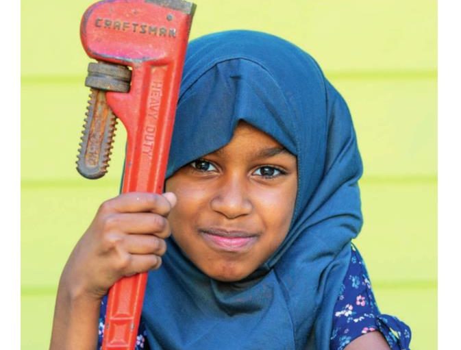 Girls building / Girls Build, Anfal