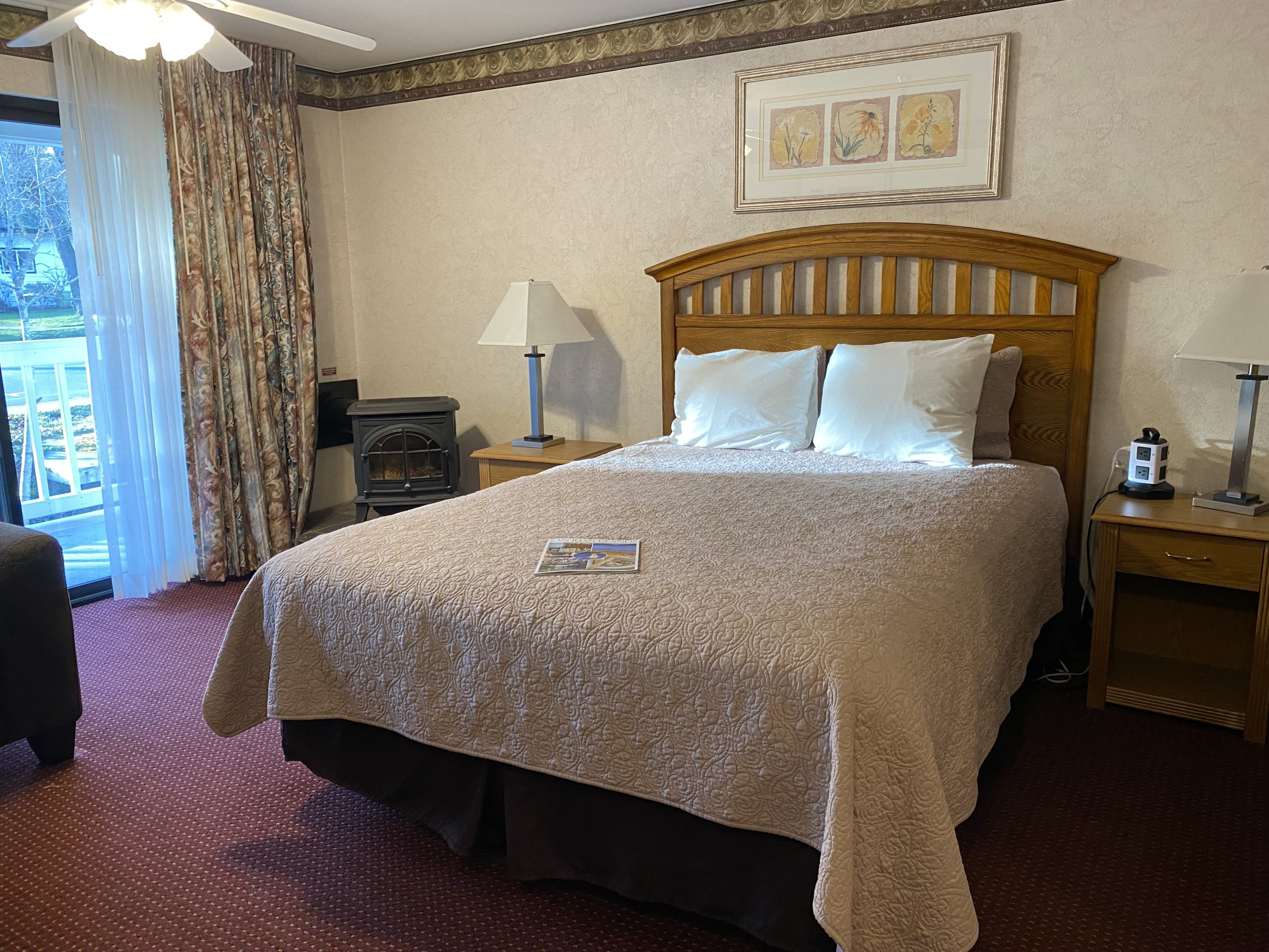 Friday Harbor suite offer standard room, in a dated setting.