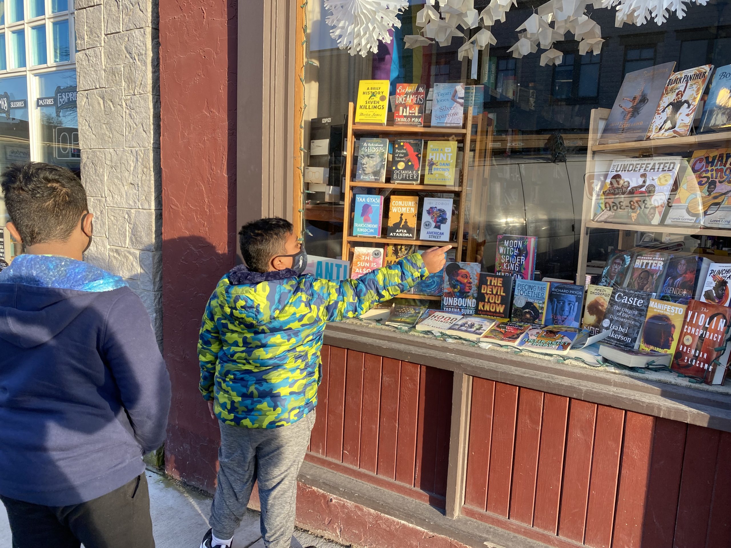 Window shopping for books in Friday Harbor.